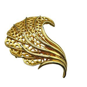 Abstract Leaf Brooch Stylistic Gold Tone Curled Textured Openwork Vtg Jewelry